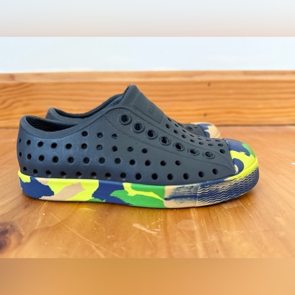 Native Jefferson Child Shoe | Size 8 - Picture 2 of 8